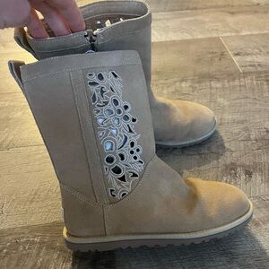 UGG Tan Suede Boots with Logo for summer no fur lining size 6